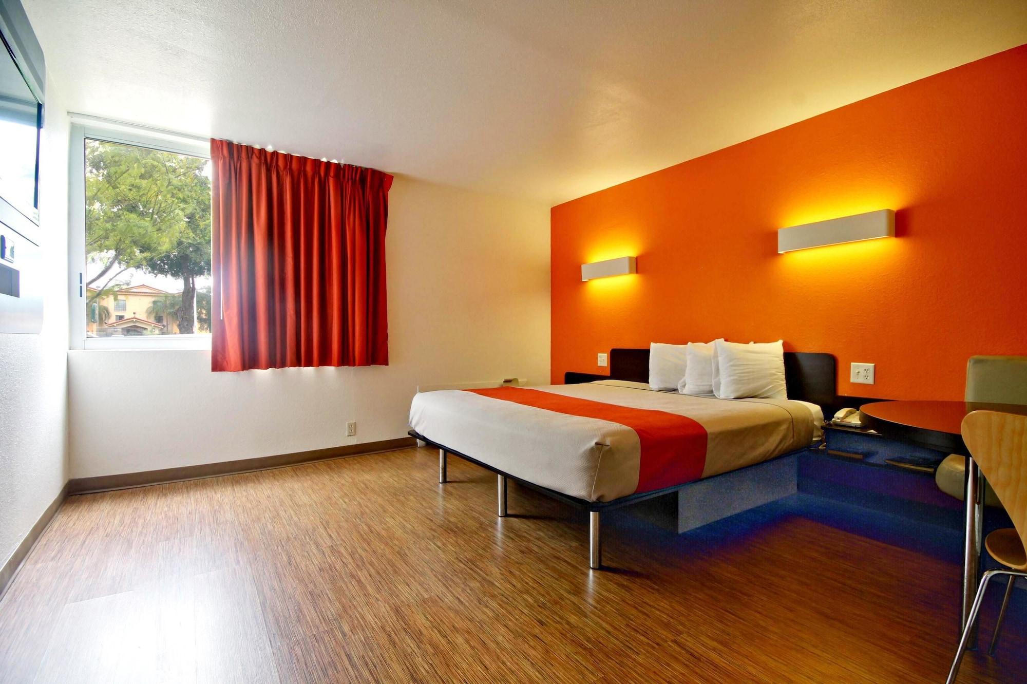 Motel 6-Miami, Fl Doral Exterior photo